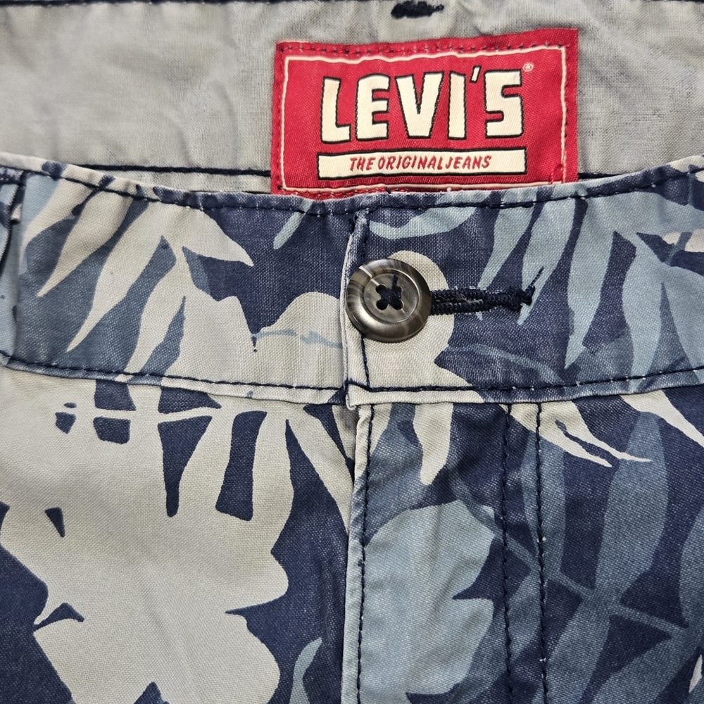 Levi's Tropical Slim Cargo Shorts Bermuda Style Mens Sz 30 Utility Hawaiian AOP - Picture 3 of 8